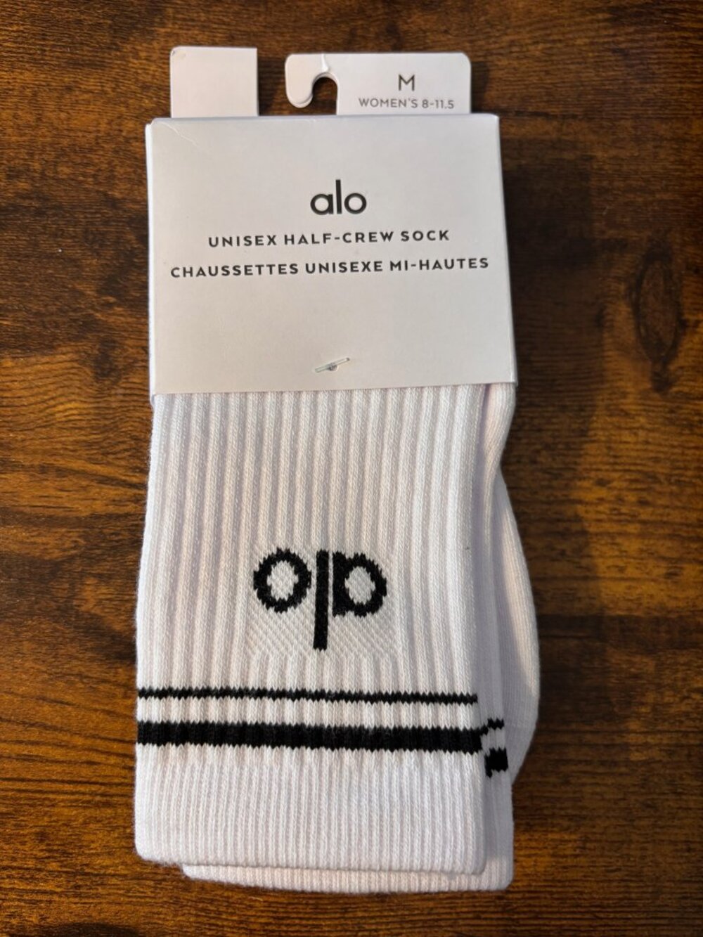 ALO Yoga Unisex Half-Crew Throwback Socks White Black Size M NWT